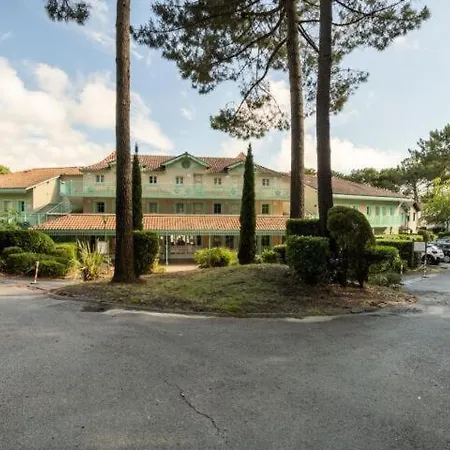 Sur Golf Avec Piscine Chauffee A Lacanau-ocean Apartment Lacanau
